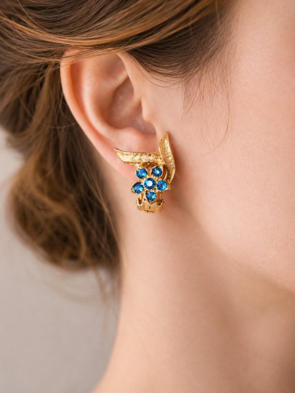 Vintage 1960s Blue Rhinestone Floral Clip-On Earrings Gold Tone Statement